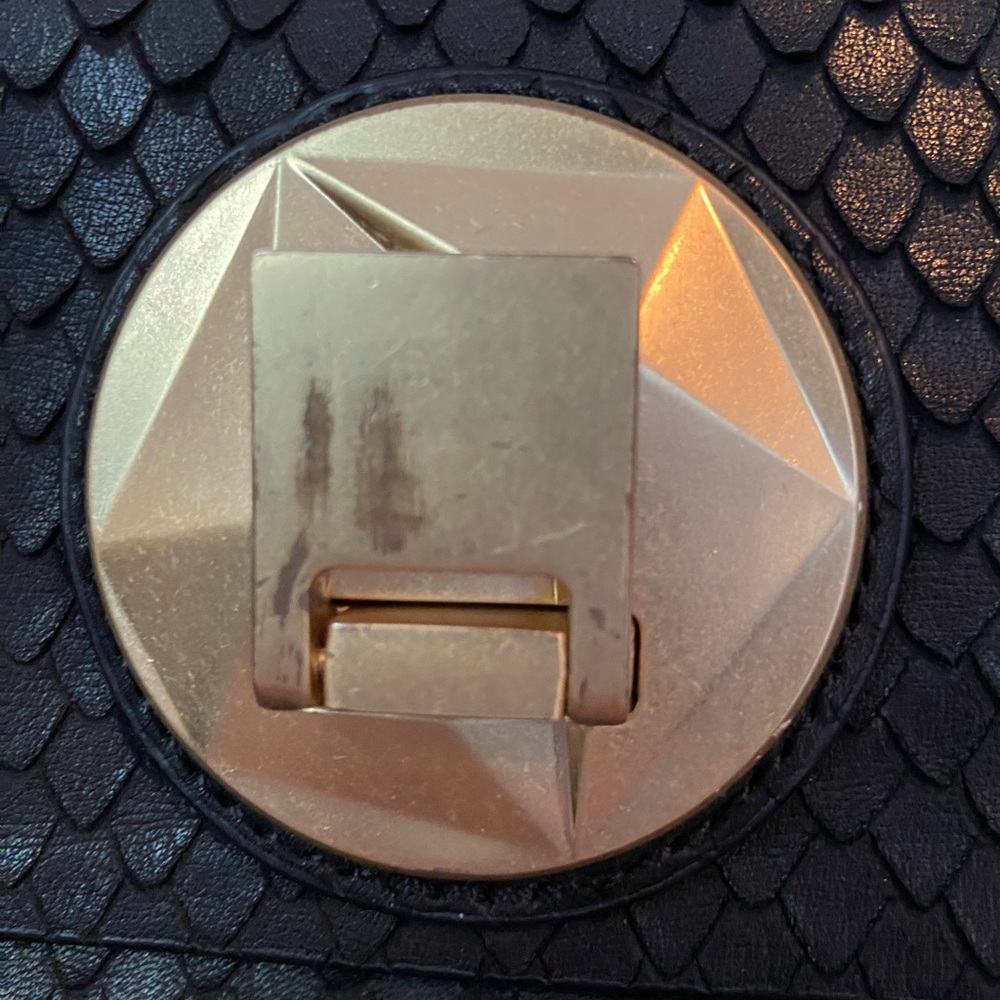 Celine Dion Octave Leather Crossbody Flip-lock Clasp Closure Model: CBY 5389 - Picture 10 of 11